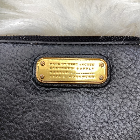 Marc Jacobs Q Wingman Wallet Black Pebble Leather Wristlet - Picture 6 of 10